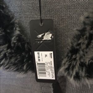 Sweater with fur trim